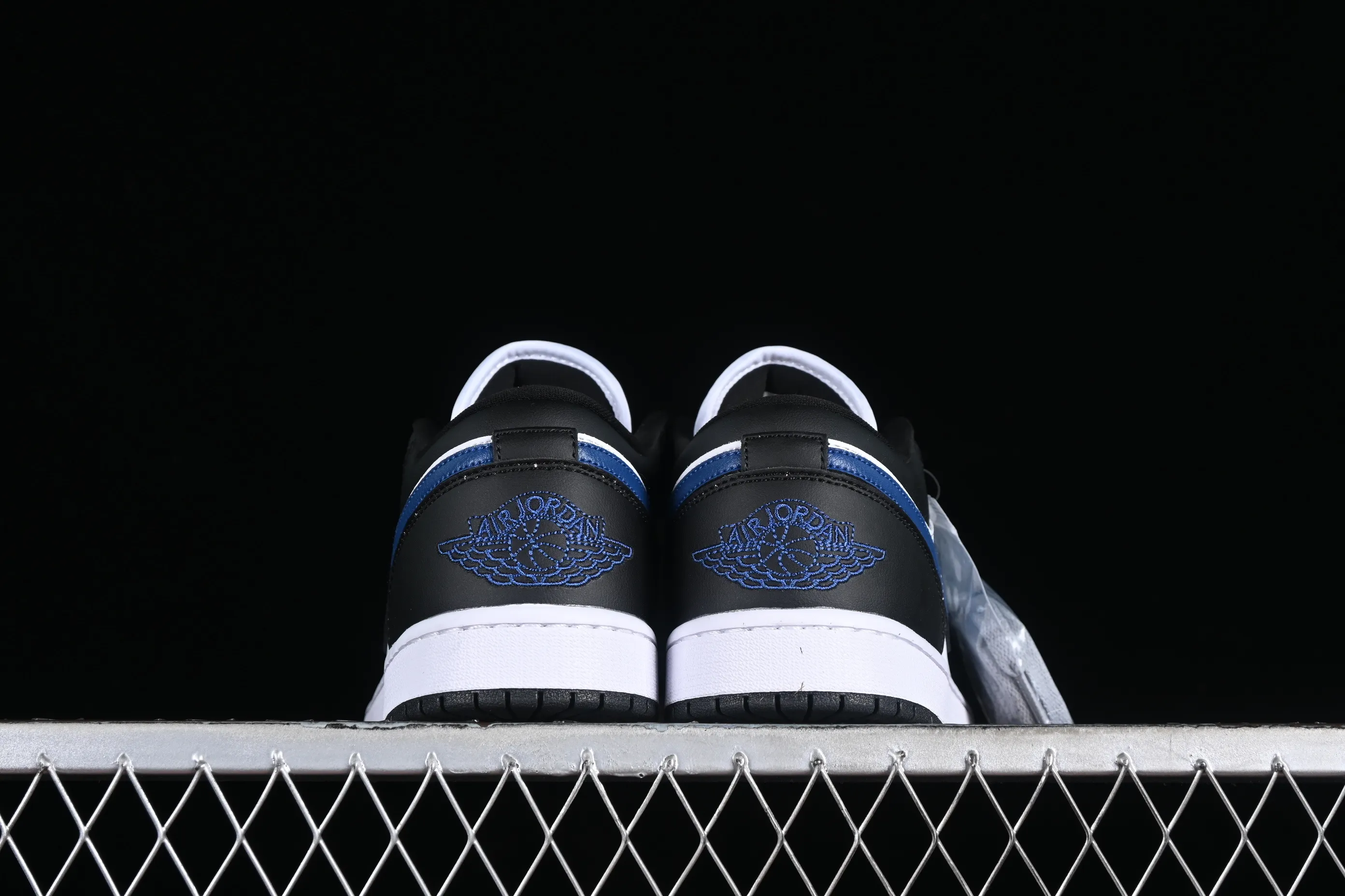 All categories Air Jordan Jordan series basketball shoes Air Jordan 1 Low Air Jordan 1 Low AJ1 Joe 1 black and white blue hook low-top cultural basketball shoes DC0774-040